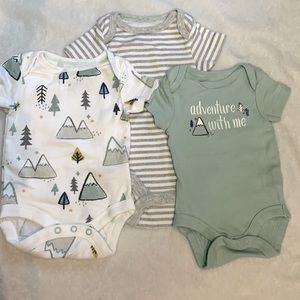 Newborn cloud island onesies (3 pack)